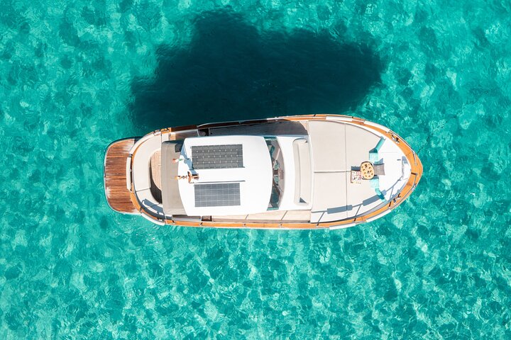 Eco Boat Tour of La Maddalena for Small Groups with Aperitif