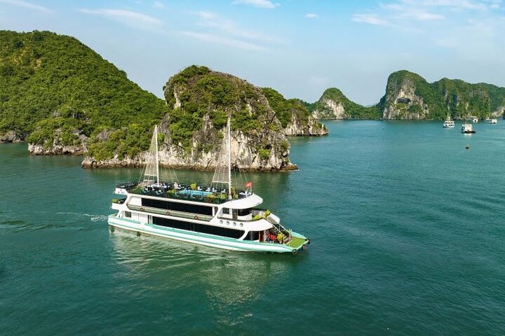 Halong Luxury Cruise Full Day Tour from Hanoi: All Inclusive