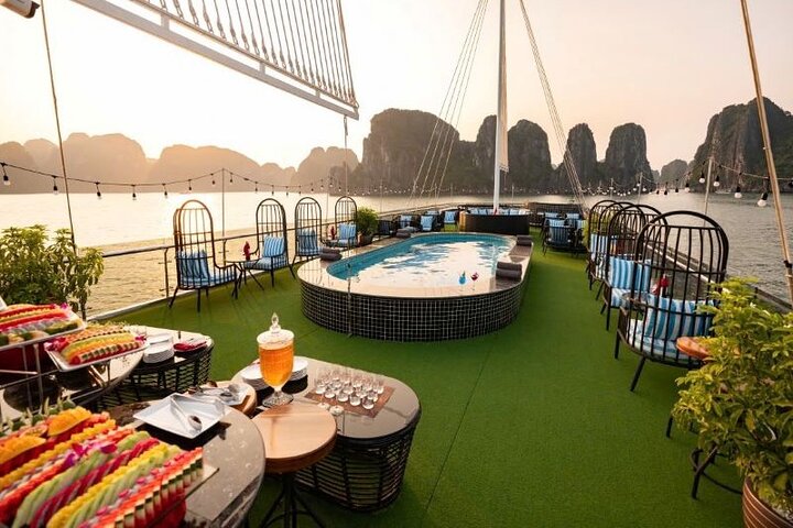 Halong Luxury Cruise Full Day Tour from Hanoi: All Inclusive