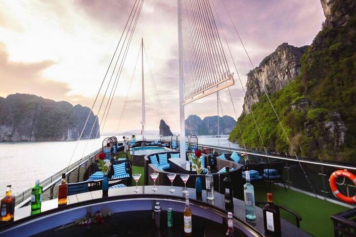 Halong Luxury Cruise Full Day Tour from Hanoi: All Inclusive