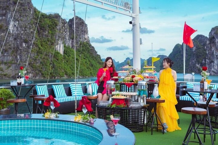 Halong Luxury Cruise Full Day Tour from Hanoi: All Inclusive