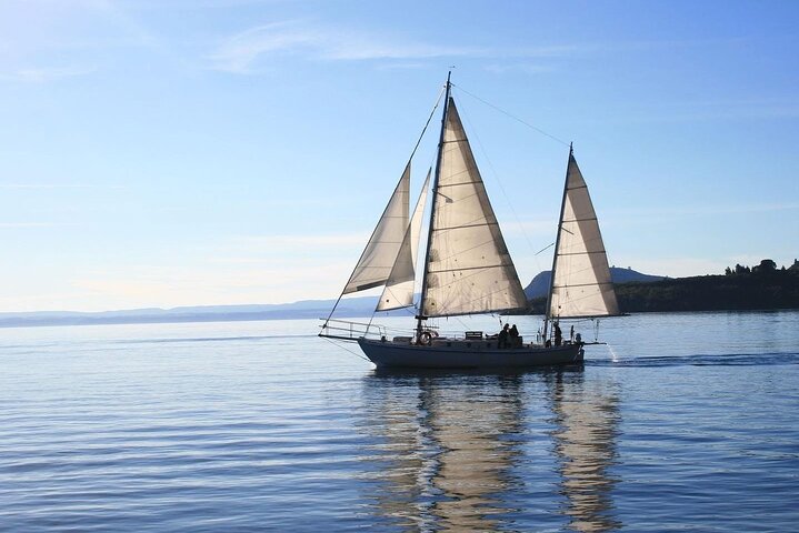 Eco Sailing Tour to Maori Rock Carvings on Lake Taupo