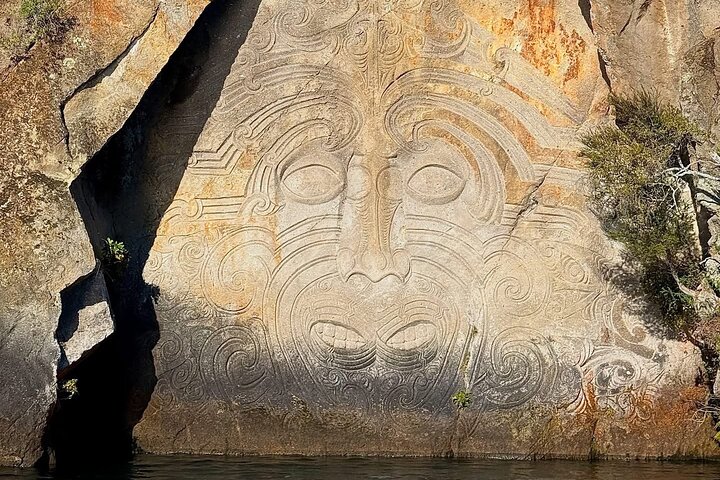 Eco Sailing Tour to Maori Rock Carvings on Lake Taupo
