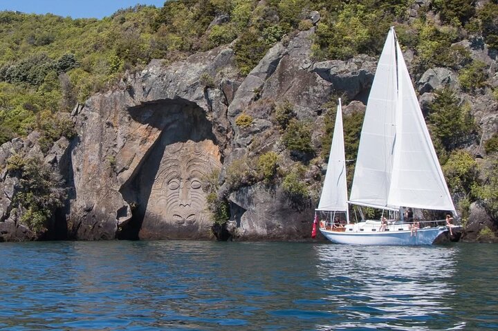Eco Sailing Tour to Maori Rock Carvings on Lake Taupo