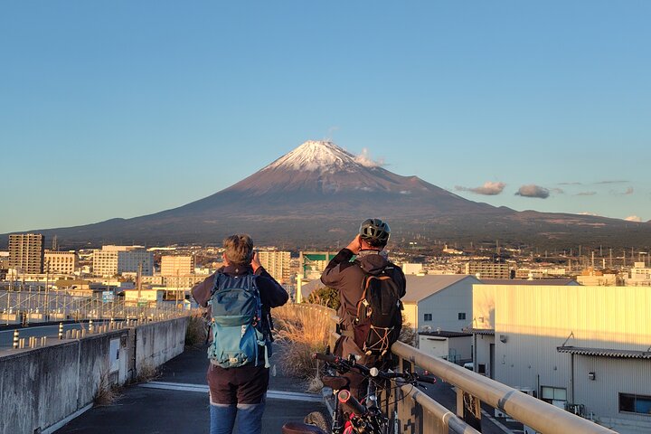 Mt. Fuji Private Guided E-Bike Tour : Fuji City