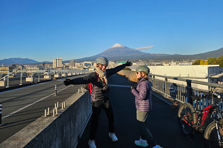 Mt. Fuji Private Guided E-Bike Tour : Fuji City