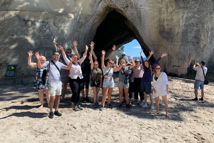 Cathedral Cove & Hot Water Beach Small-Group Tour with Lunch