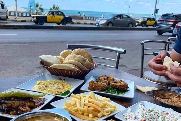 Vibrant Alexandria: Citadel, Library & Catacombs Tour
