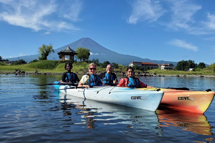 Mt. Fuji Panoramic Kayak Tour on Lake Kawaguchiko