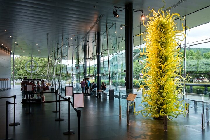 Niagara Falls to DC Transfer with Corning Museum of Glass Tour