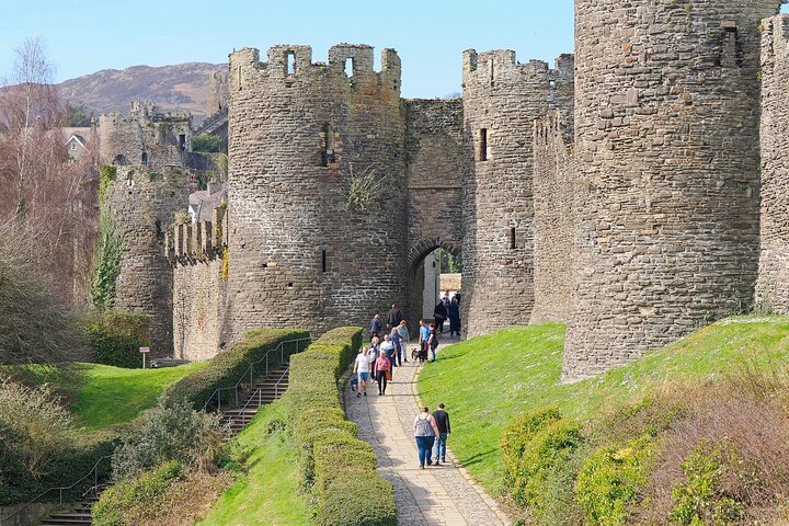 Private Medieval Heritage Walk in Conwy