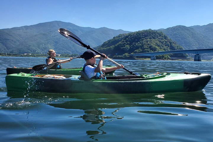 Mt. Fuji Panoramic Kayak Tour on Lake Kawaguchiko