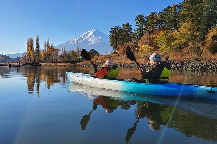 Mt. Fuji Panoramic Kayak Tour on Lake Kawaguchiko