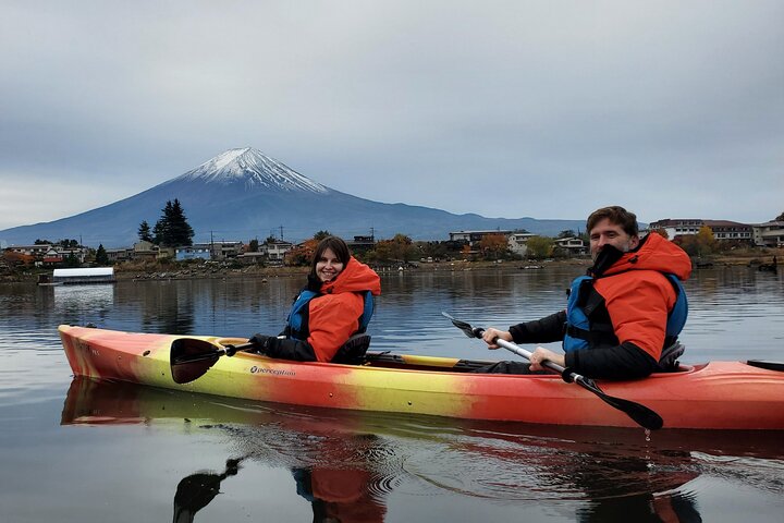 Mt. Fuji Panoramic Kayak Tour on Lake Kawaguchiko