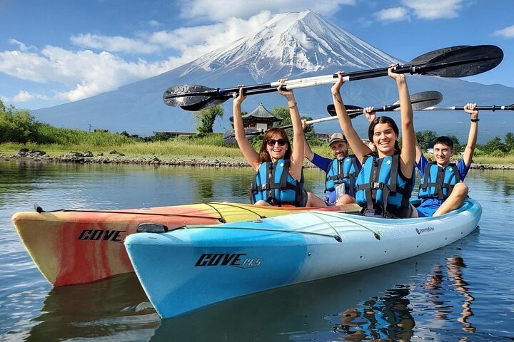 Mt. Fuji Panoramic Kayak Tour on Lake Kawaguchiko