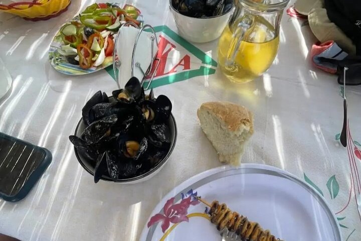 Ksamil: Mussel Sailing Tour with Food and Drink in Albania
