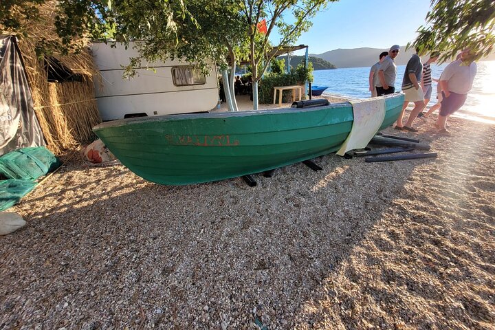 Ksamil: Mussel Sailing Tour with Food and Drink in Albania
