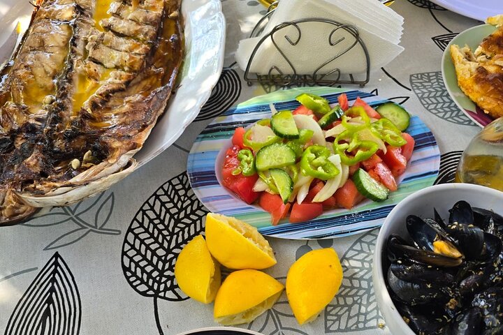 Ksamil: Mussel Sailing Tour with Food and Drink in Albania