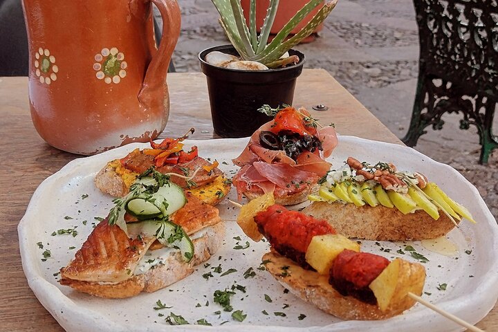 Gourmet Night Tour in San Miguel: Haute Cuisine and Local Chefs