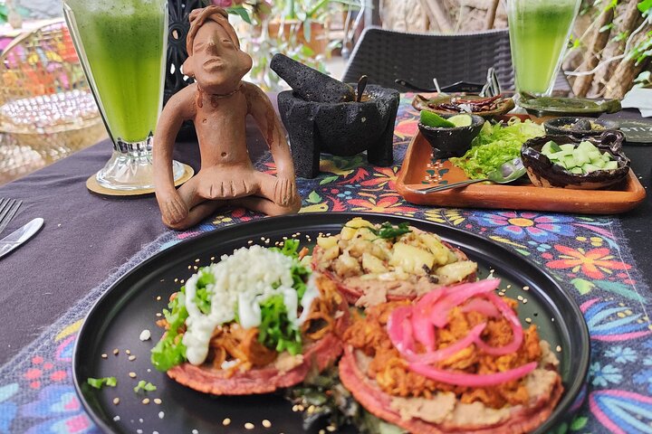 Gourmet Night Tour in San Miguel: Haute Cuisine and Local Chefs
