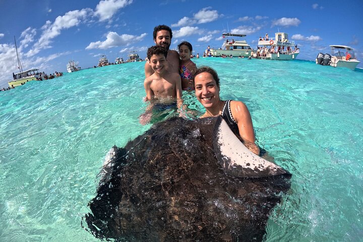 Private boat charter in Grand Cayman