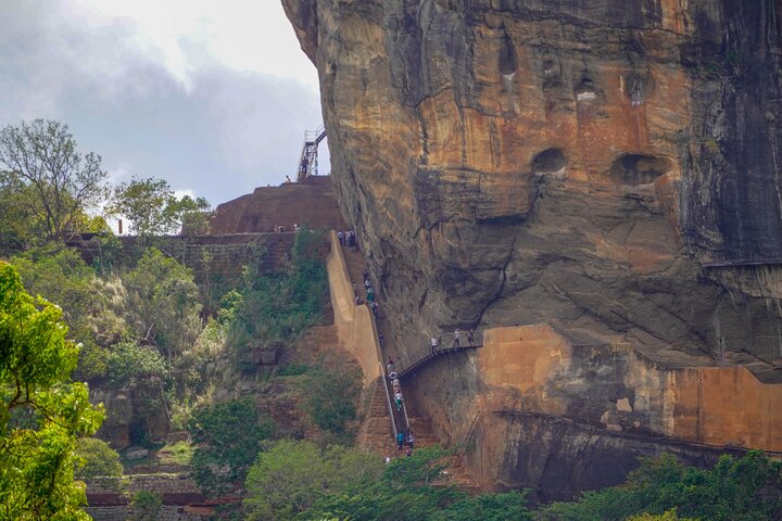 Sigiriya Hike & Minneriya Safari Private Full Day Tour