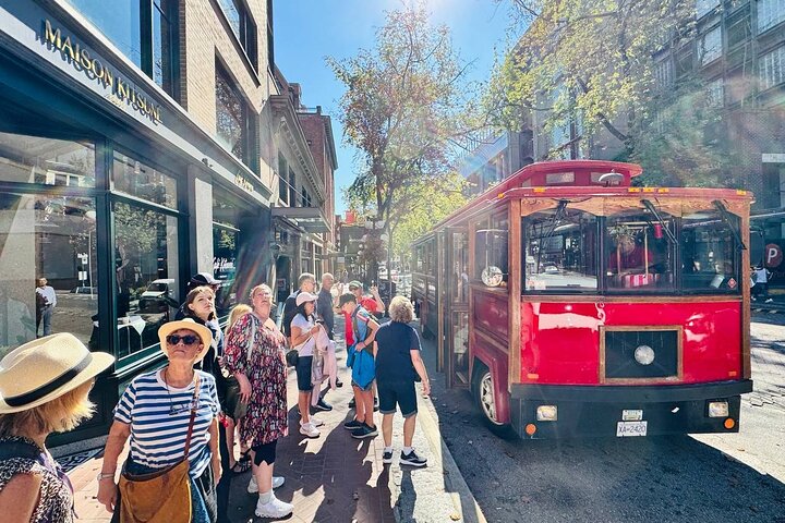 Vancouver Hop On Hop Off Trolley Tour w/ 20 Stops & Live Guide