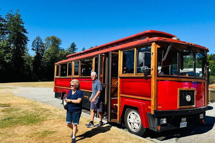 Vancouver Hop On Hop Off Trolley Tour w/ 20 Stops & Live Guide
