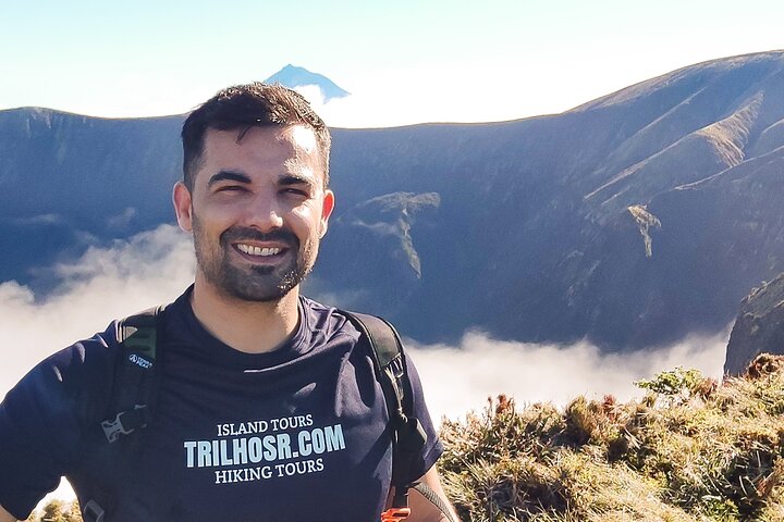 Horta, Faial: 1 Day Tour with Capelinhos, Caldeira and Local Guide