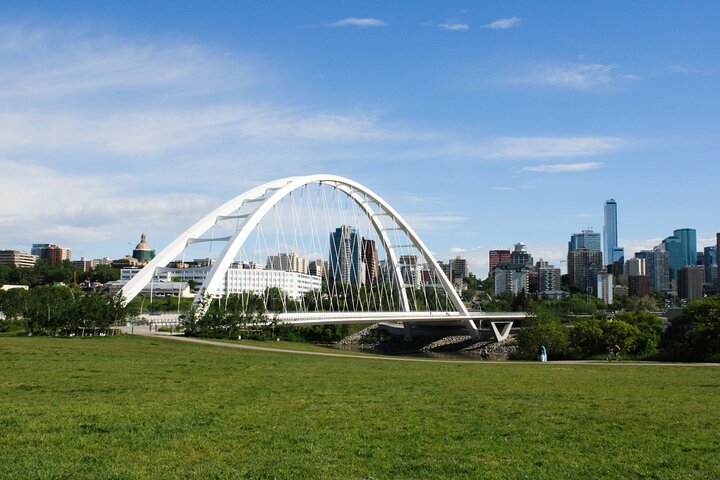 Edmonton Culture and Nature Private City Tour