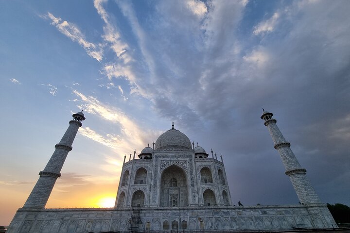 Taj Mahal Sunrise Tour with Skip-the-Line Entry & Expert Guide