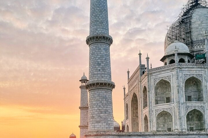 Taj Mahal Sunrise Tour with Skip-the-Line Entry & Expert Guide