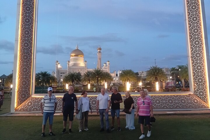 Private Bandar Highlight, Water Village & Night Tour