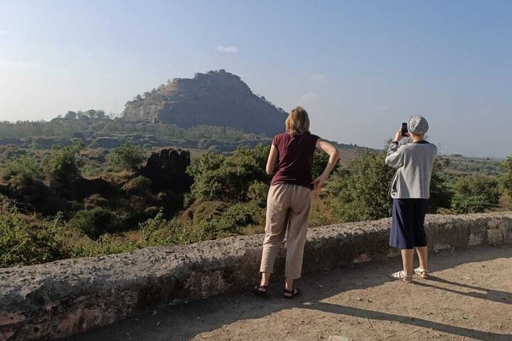 Most Popular 2-Day Guided Tour of Ajanta & Ellora Caves with Car