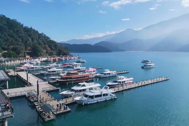 Sun Moon Lake & Cingjing Farm Day Tour from Taichung with Cruise