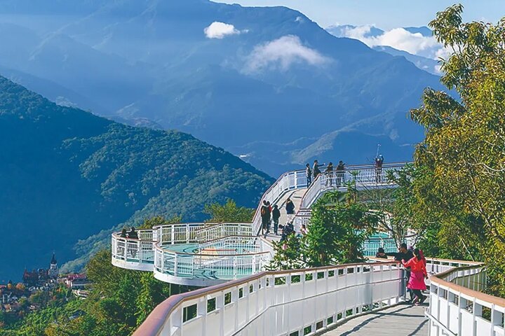 Sun Moon Lake & Cingjing Farm Day Tour from Taichung with Cruise