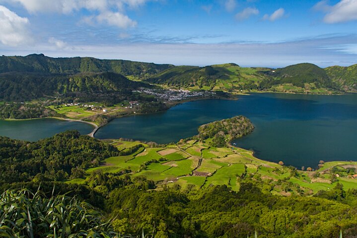 São Miguel West Highlights: Sete Cidades, Lagoa do Fogo & Lunch