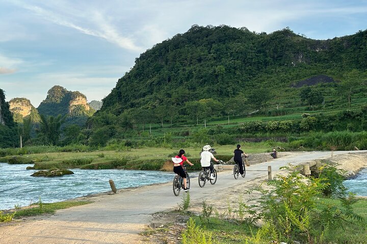 Cao Bang Loop: 2-Day Ban Gioc Waterfall & Local Experiences