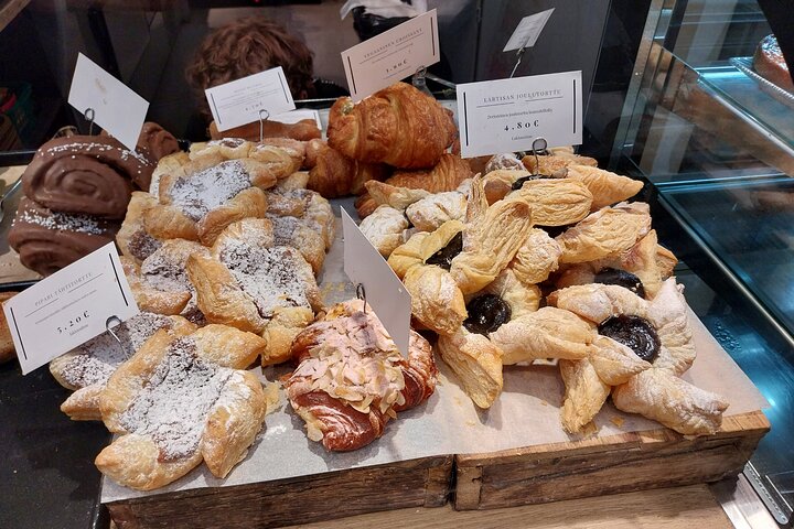Helsinki Authentic Walking Food Tour with 8 Local Tastings