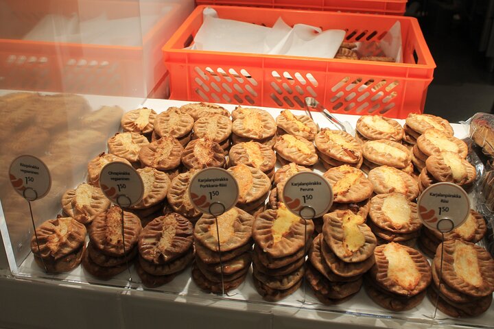 Helsinki Authentic Walking Food Tour with 8 Local Tastings