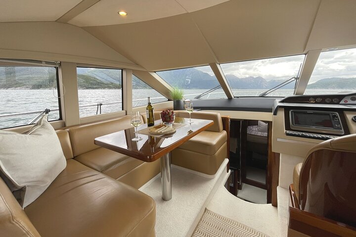 Private yacht Cruise in Flåm and Gudvangen, Nærøyfjord