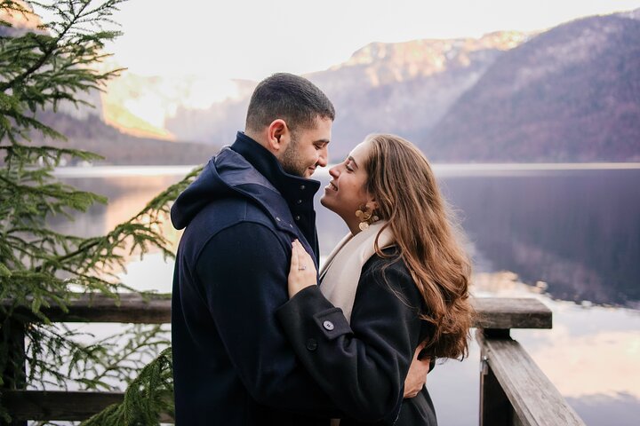 Private Vacation Photoshoot with Photographer in Hallstatt