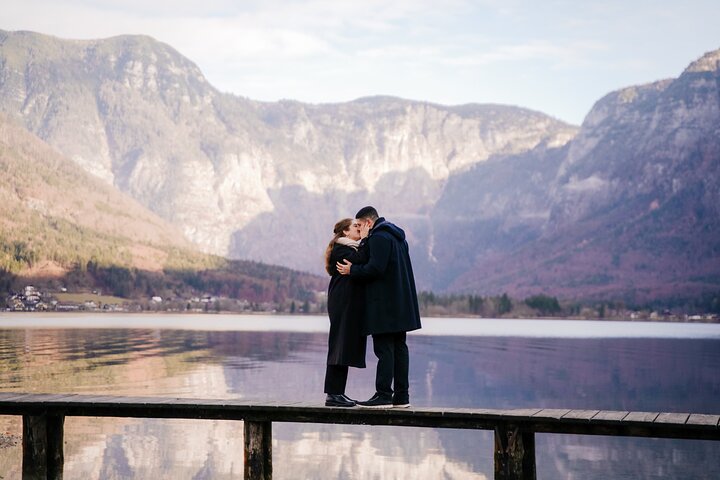 Private Vacation Photoshoot with Photographer in Hallstatt
