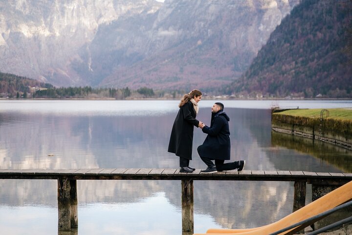 Private Vacation Photoshoot with Photographer in Hallstatt