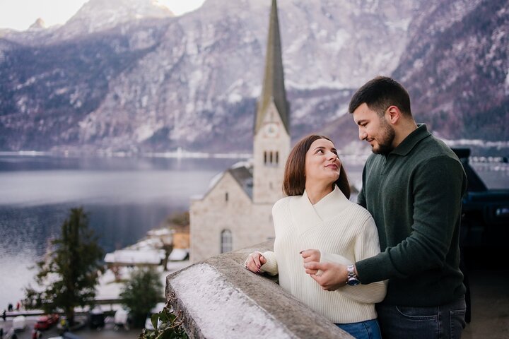 Private Vacation Photoshoot with Photographer in Hallstatt