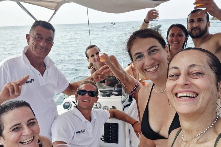 Boat tour of the Polignano a Mare caves with aperitif