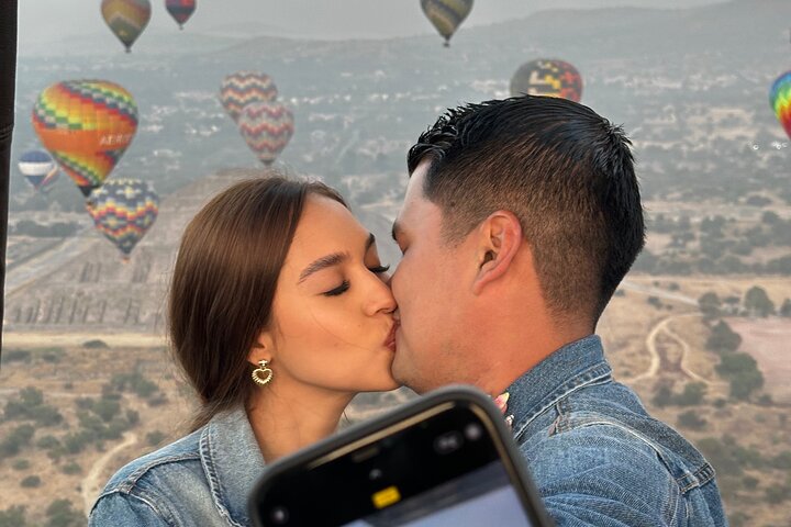 Balloon Flight + Natural Cave Breakfast + Pyramids + Pickup
