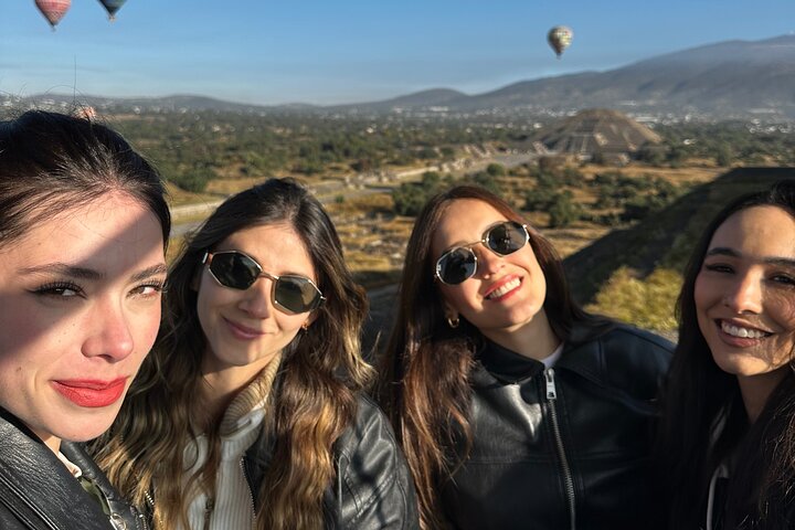 Balloon Flight + Natural Cave Breakfast + Pyramids + Pickup