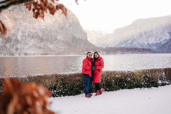 Private Vacation Photoshoot with Photographer in Hallstatt
