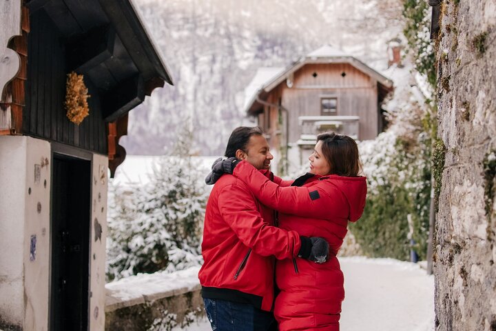 Private Vacation Photoshoot with Photographer in Hallstatt